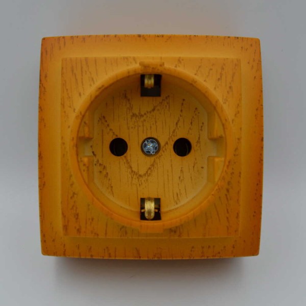 Розетка Nilson Themis дуб 1-на з заземленням ( 26251017 ) - фото №1