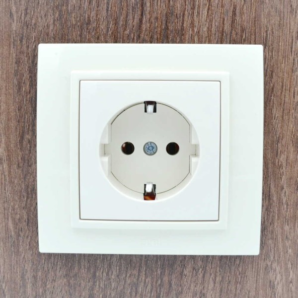 Розетка ZENA ELBI кремова 1-на з заземленням з рамкою ( 500-010300-217 ) - фото №4