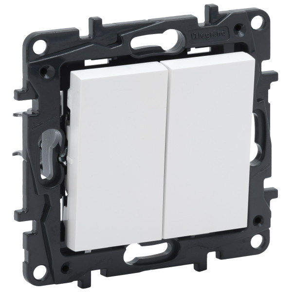 Выключатель кнопочный двухклавишный Legrand Niloe Step 6А зажимной механизм белый (863112)