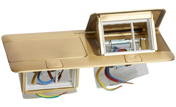 Лючок с выдвижным блоком розеток Legrand 54017 6М (латунь) - фото №2