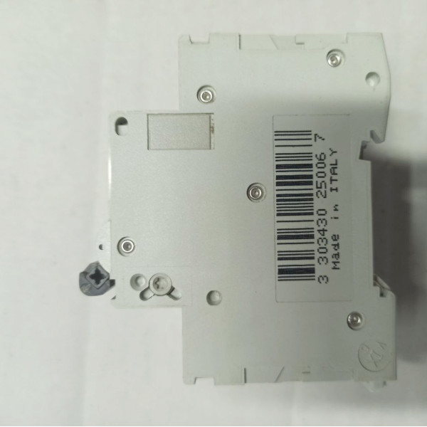 Автоматический выключатель Schneider Electric C60H 3П 63A C (25006) - фото №1