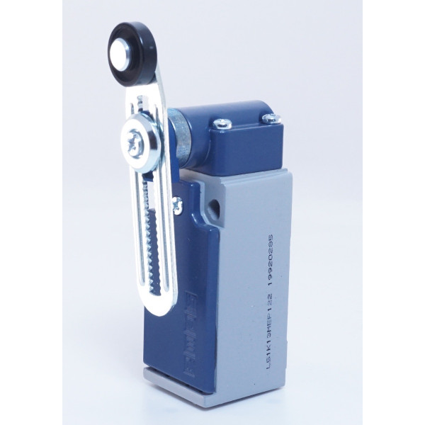 Кінцевий вимикач EMAS L51K13MEP122 з металевою консоллю, пластмасовим роликом d=18мм на короткому важелі, що регулюється. - фото №6