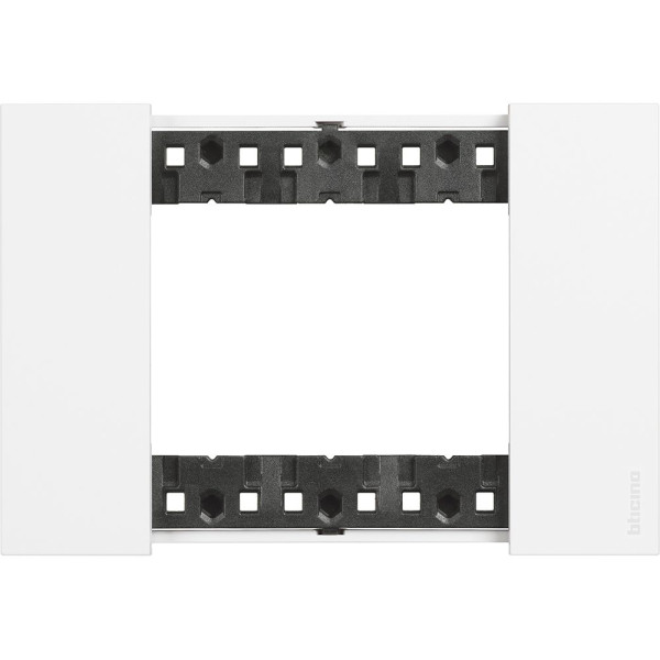 Рамка на 3 модулі Bticino Living Now KA4803KW (італійський стандарт) біла