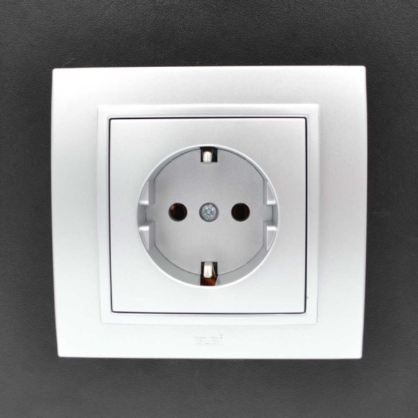 Розетка ELBI ZENA Silverline серый металлик 1-я с заземлением с рамкой ( 500-011000-217 ) - фото №3