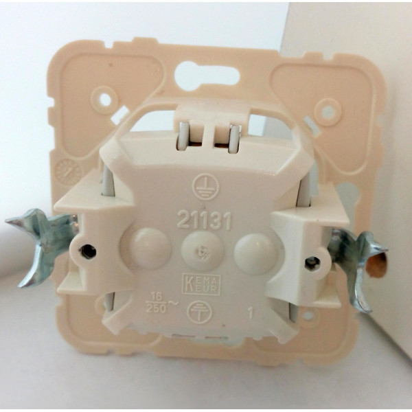 Одинарная розетка Logus 21131 TIS 2P+Z Шуко 16А 250В (серый) - фото №2