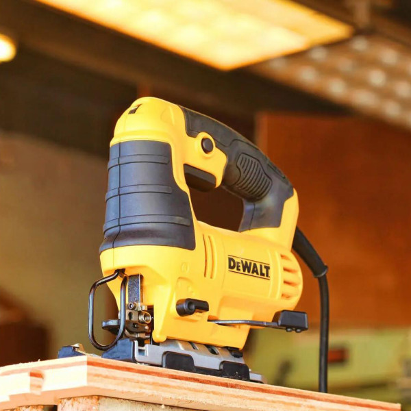 Сетевая лобзиковая пила DeWALT DWE349 650 Вт - фото №5