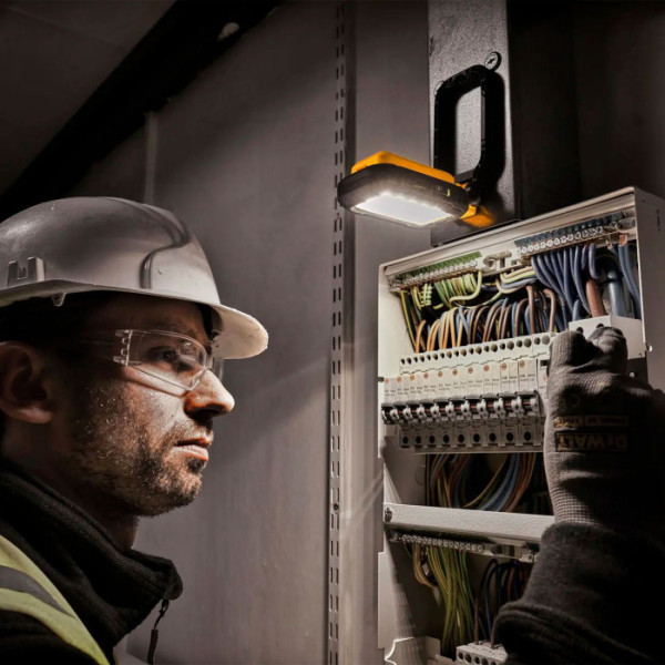 Акумуляторний світлодіодний ліхтар DeWALT DCL182 3,6 В 250/500/1000лм - фото №7