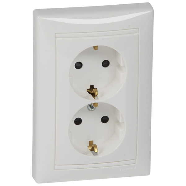 Розетка двойная со шторками (монтаж в 1 коробку) Valena белый