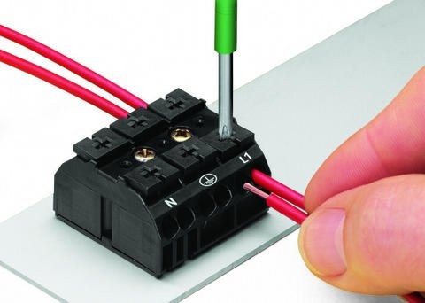 Клеммная колодка Wago 862-503 с фиксацией винтами на поверхности без маркировки (черная) - фото №1