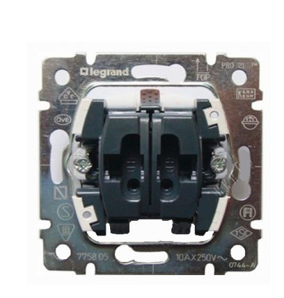 Розетка с з/к Legrand Galea Life