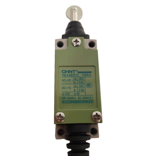Кінцевий вимикач Chint YBLX-ME/8112 з горизонтальним плунжером прямого натискання (443027)