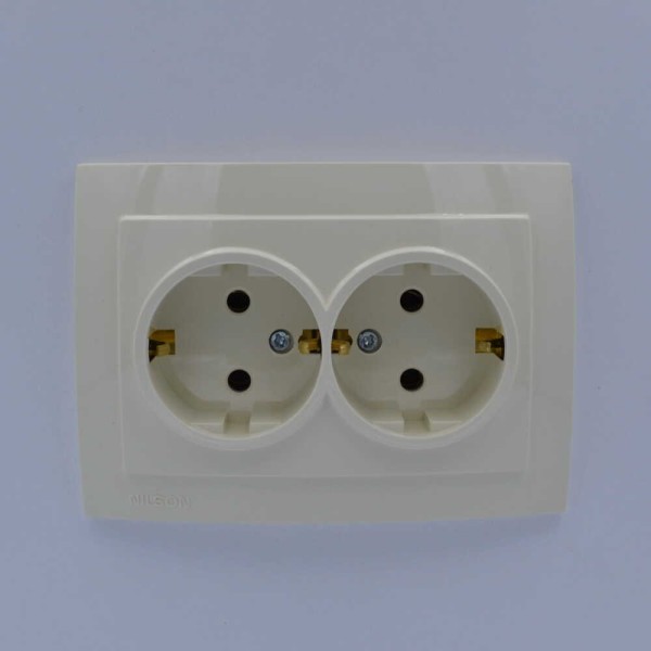Розетка Nilson Touran кремова 2-на з заземленням ( 24121025 ) - фото №1