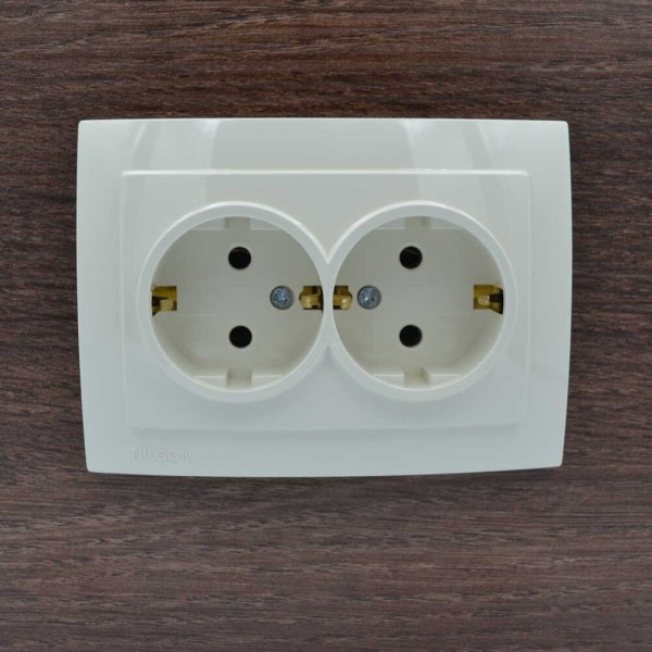 Розетка Nilson Touran кремова 2-на з заземленням ( 24121025 ) - фото №3