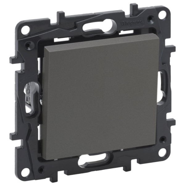 Одноклавишный перекрестный выключатель Legrand Niloe Step 10А винтовой механизм сталь (863407)