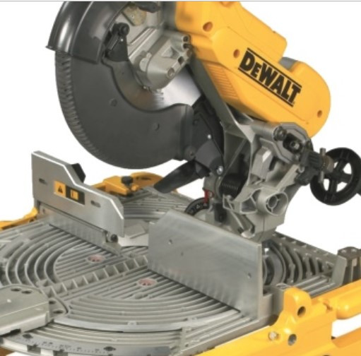Торцевально-циркулярная пила DeWALT D27107 2000Вт - фото №1