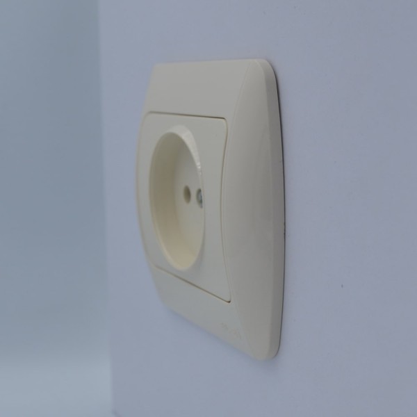 Розетка ELBI ZIRVE Fixline кремовая 1-я без заземления (501-010301-215) - фото №1