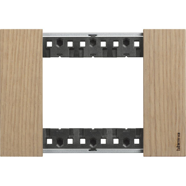 Рамка на 3 модуля Bticino Living Now KA4803LM (итальянский стандарт) дуб