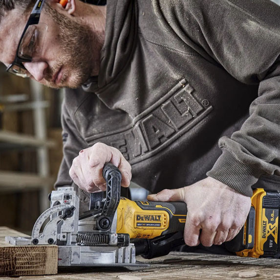 Ламельный бесщеточный фрезер DeWALT DCW682NT XR Li-Ion 18 В 8000 об/мин DeWALT Ø102мм - фото №3