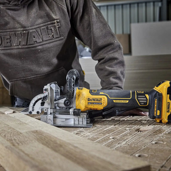 Ламельный бесщеточный фрезер DeWALT DCW682NT XR Li-Ion 18 В 8000 об/мин DeWALT Ø102мм - фото №4