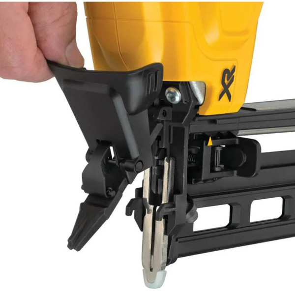 Аккумуляторный штифтозабивной бесщеточный финишный пистолет DeWALT DCN662N XR Li-Ion 18 В гвоздозабивной аккумуляторный DeWALT, 18В XR без аккумуляторов и зарядного устройства - фото №2