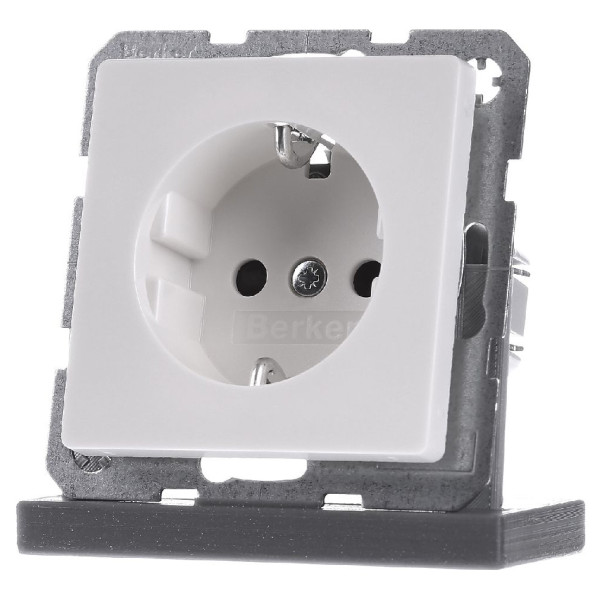 Розетка с з/к и шторками полярная белизна Berker Q.х - фото №1