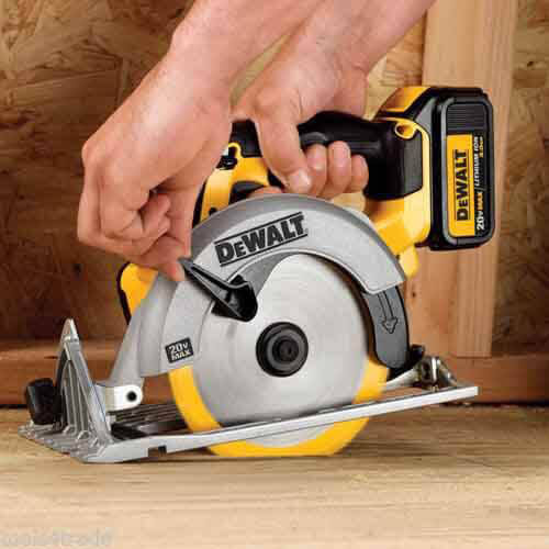 Аккумуляторная дисковая пила DeWALT DCS570NT 18В - фото №4