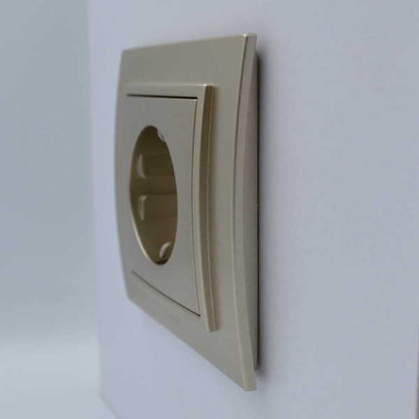 Розетка ELBI ZENA Silverline титан 1-я с заземлением без рамки ( 609-011400-217 ) - фото №2