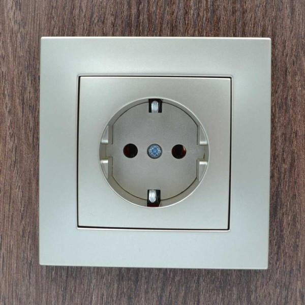 Розетка ELBI ZENA Silverline титан 1-я с заземлением без рамки ( 609-011400-217 ) - фото №7