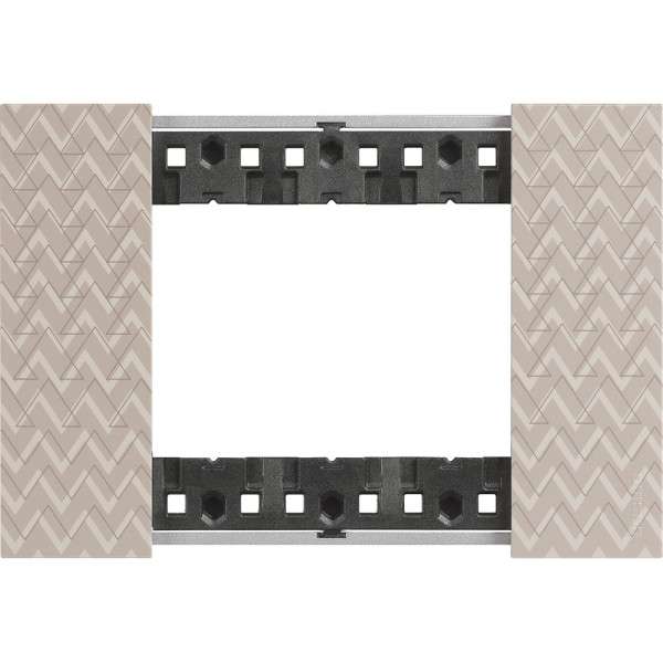 Рамка на 3 модуля Bticino Living Now KA4803MM (итальянский стандарт) оптик