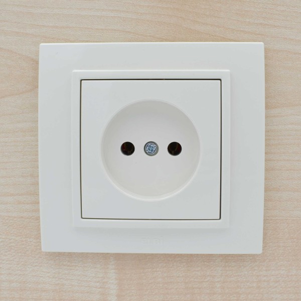 Розетка ELBI ZENA кремовая 1-я без заземления с рамкой ( 500-010300-215 ) - фото №3