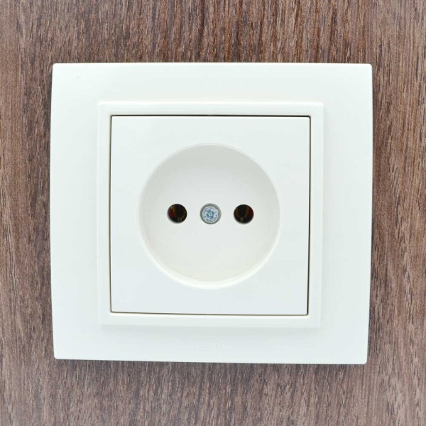 Розетка ELBI ZENA кремовая 1-я без заземления с рамкой ( 500-010300-215 ) - фото №4