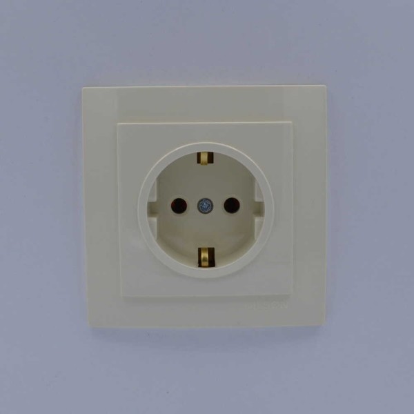 Розетка Nilson Touran кремова 1-на з заземленням ( 24121017 ) - фото №1