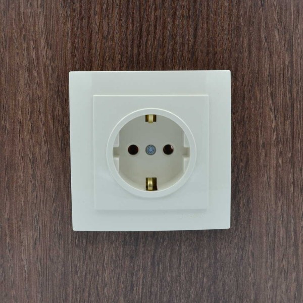 Розетка Nilson Touran кремова 1-на з заземленням ( 24121017 ) - фото №3