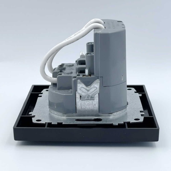 Розетка EL-BI VEGA черный мат 1-я с заземлением + 2USB (Type C+A) 2A ( 510-014800-334 ) - фото №5