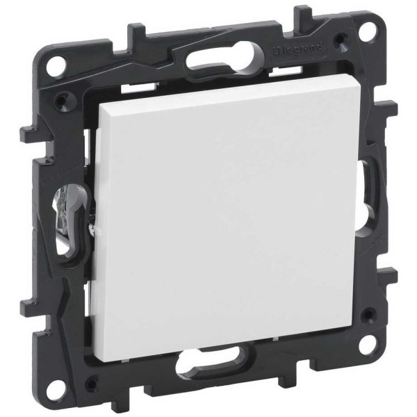 Одноклавишный проходной выключатель Legrand Niloe Step 10А зажимной механизм белый (863106)