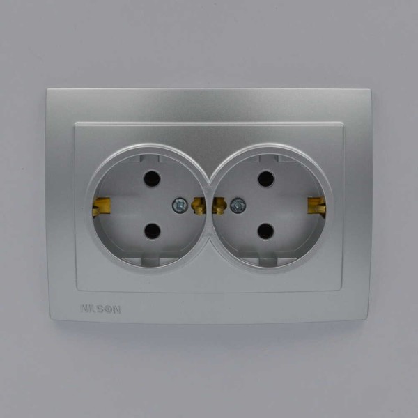 Розетка Nilson Touran срібло 2-на з заземленням ( 24131025 ) - фото №1