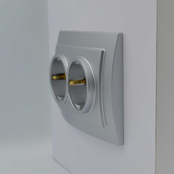 Розетка Nilson Touran срібло 2-на з заземленням ( 24131025 ) - фото №2