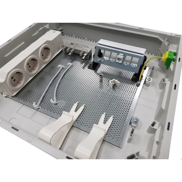 6-кратна патч-панель із тримачами Hager FZ06MK під модулі типу Keystone - фото №1