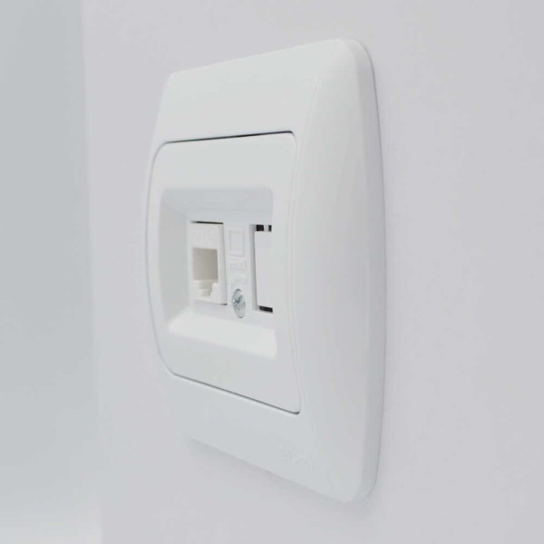 Розетка ELBI ZIRVE Fixline белая компьютерная 1-я CAT6 ( 501-000201-247 ) - фото №1