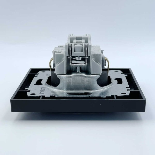 Розетка EL-BI VEGA черный мат 1-я с заземлением с крышкой ( 510-014800-218 ) - фото №6