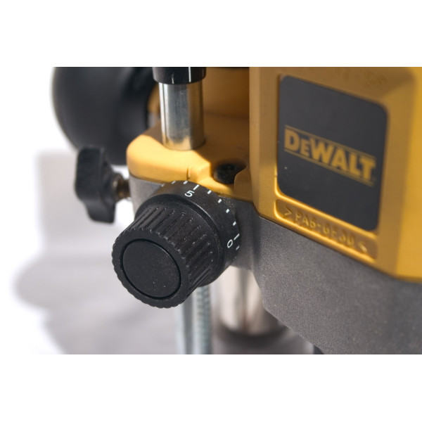 Фрезер DeWALT DW621 1100Вт - фото №2