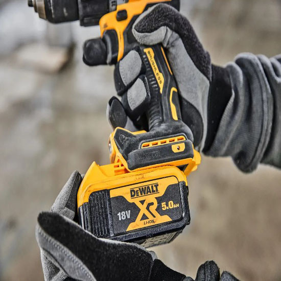 Ударная дрель-шуруповерт бесщеточная DeWALT DCD805P2T XR Li-Ion 18В 5Ач 90Нм патрон 13мм - фото №3