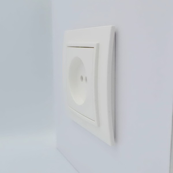 Розетка ELBI ZENA белая 1-я без заземления с рамкой ( 500-010200-215 ) - фото №1