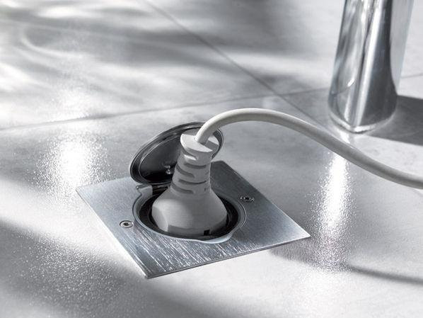 Напольный квадратный розеточный люк Legrand 89700 (нержавеющая сталь) - фото №1