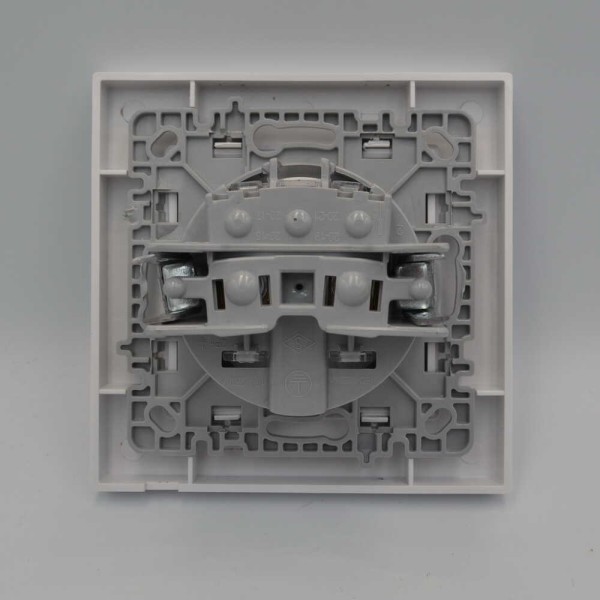 Розетка Nilson Moda біла 1-на з заземленням з кришкою ( 21111018 ) - фото №1