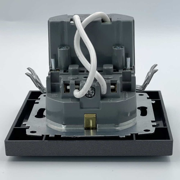 Розетка EL-BI VEGA антрацит матовый 1-я с/з + 2USB (Type C+A) 2A ( 510-016700-334 ) - фото №3