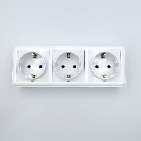 Розетка Nilson Unique біла 3-на з заземленням ( 28111060 ) - фото №1