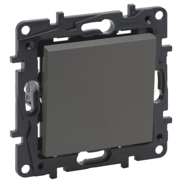 Одноклавишный проходной выключатель Legrand Niloe Step 10А зажимной механизм сталь (863406)