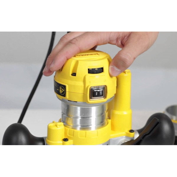 Фрезер DeWALT D26204K 900Вт - фото №1