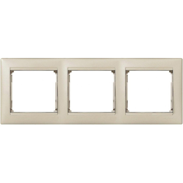 Рамка трехместная Valena Жемчуг